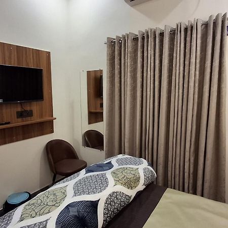 Shri Harihar Dham Hotel Mathura Eksteriør billede