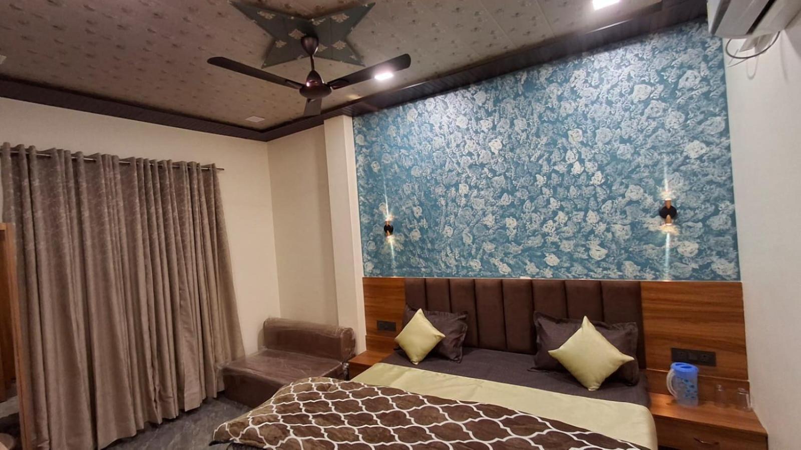 Shri Harihar Dham Hotel Mathura Eksteriør billede