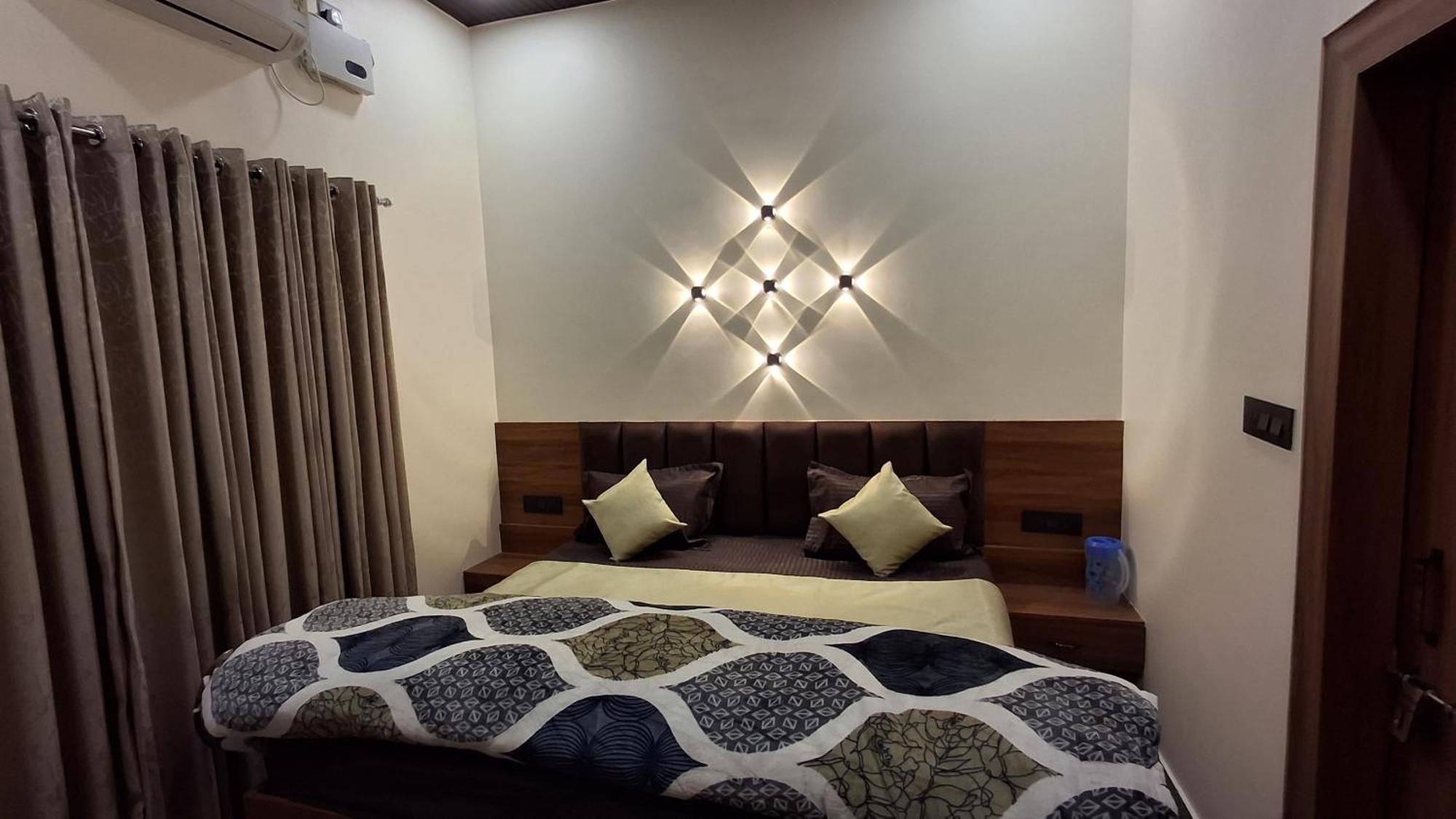 Shri Harihar Dham Hotel Mathura Eksteriør billede